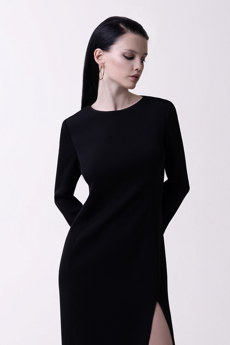 Платье черное с разрезом
